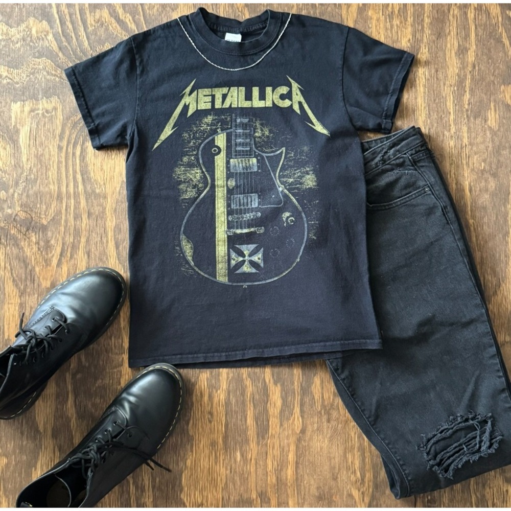 Metallica Guitar Graphic T-Shirt Mens Small Black Gildan Heavy Cotton Band Tee